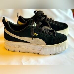Puma Women’s Black Suede Mayze Platform size 8 Sneakers